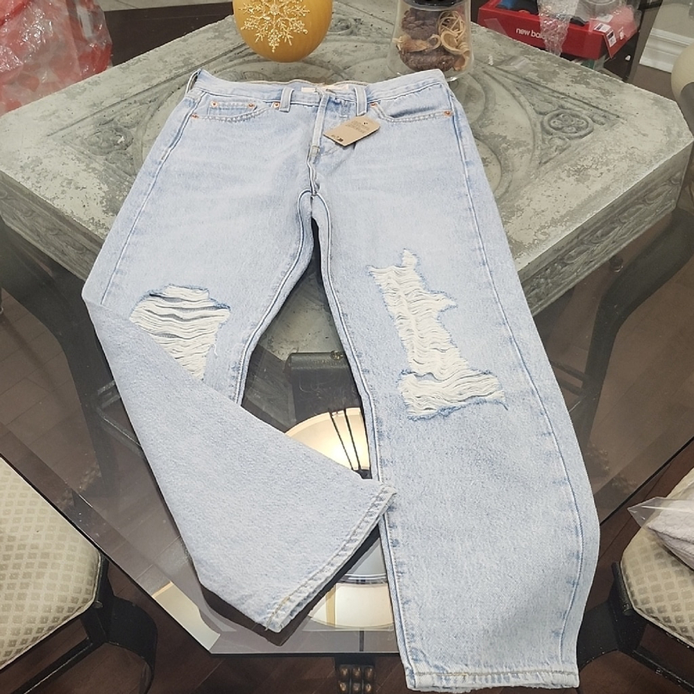 Levi's Women's Wedge Straight Light Blue Distressed Jeans New 26x28 - Picture 3 of 16